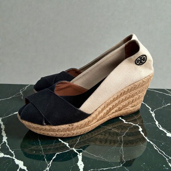 TORY BURCH Beige Black Canvas Logo Peeptoe Wedges Espadrilles Size 8.5 - Picture 1 of 12